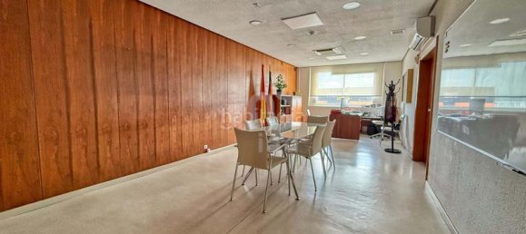 Здание 8738м² в Кастельон-де-ла-Плана, Испания № 135878 2