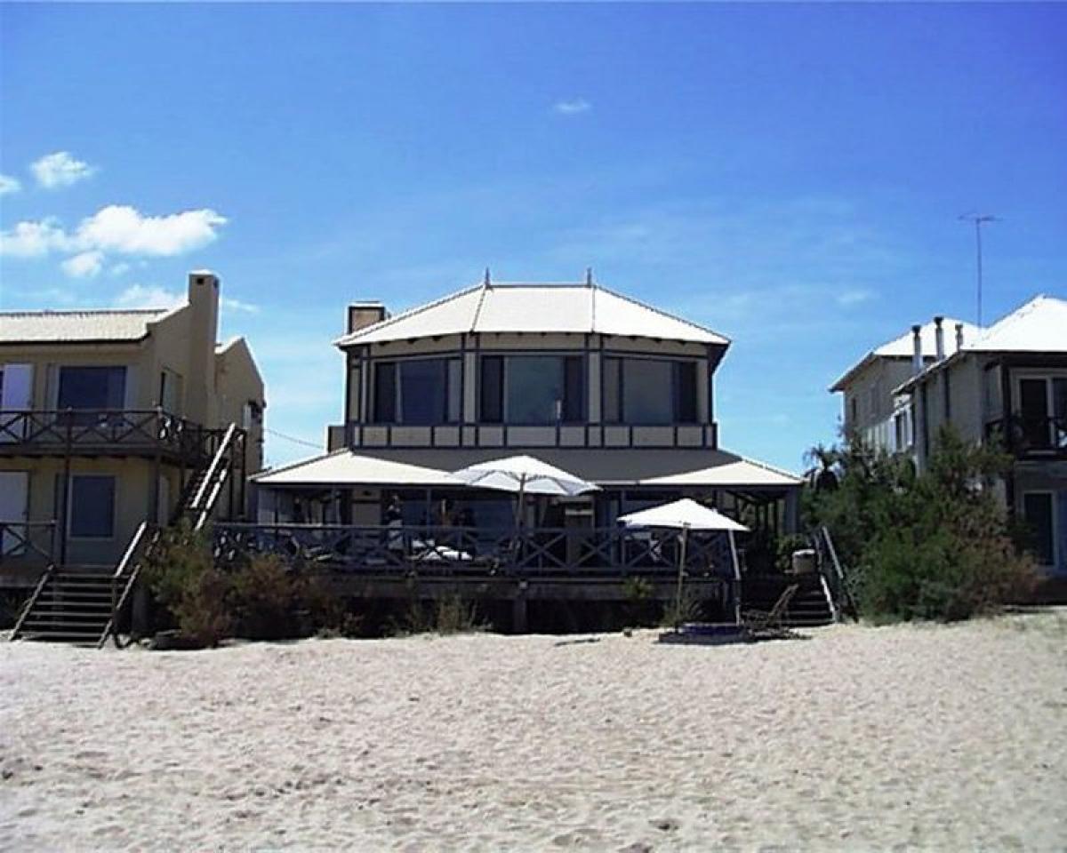 3 bedrooms House in Maldonado, Uruguay No. 2282