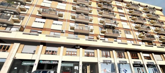 Квартира с 4 спальнями в Бари, Италия № 22873 21