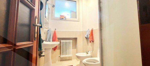 Квартира с 4 спальнями в Бари, Италия № 22873 4