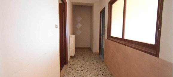 8 rooms House in Montaldo Roero, Italy No. 157893 23