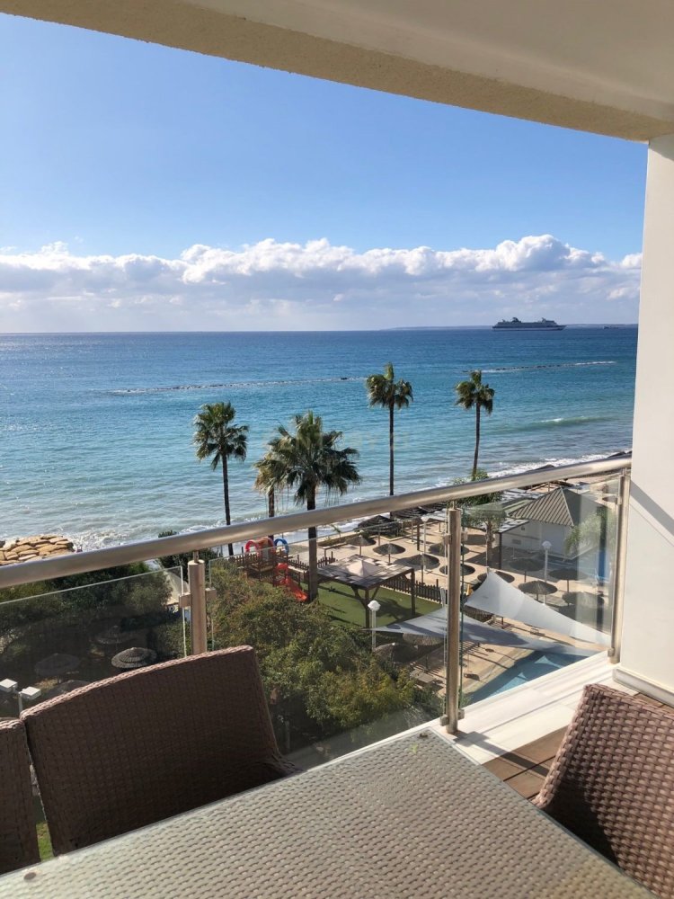 3 bedrooms Apartment in Germasogeia, Cyprus No. 1453