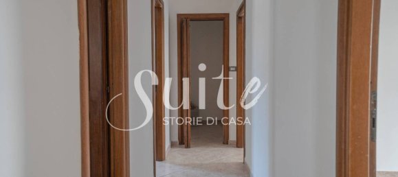 3 bedrooms Apartment in Palermo, Italy No. 222549 6