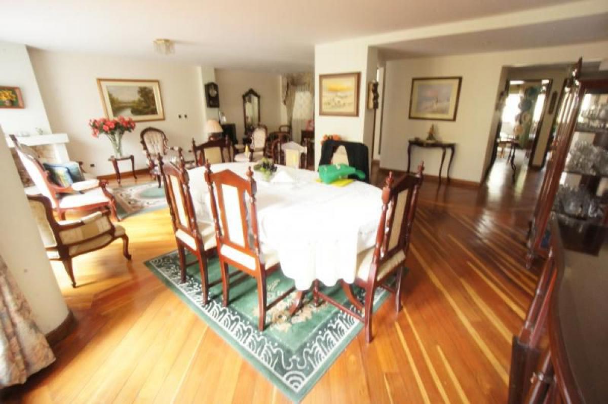 Casa de 6 dormitorios en Bogotá, Colombia No. 11201