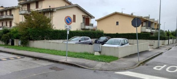 3 rooms Apartment in Altopascio, Italy No. 189324 2