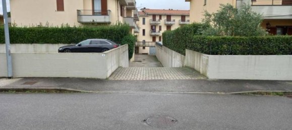 3 rooms Apartment in Altopascio, Italy No. 189324 3