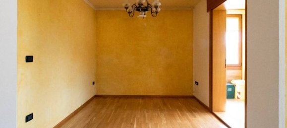 2 bedrooms Apartment in Udine, Italy No. 285351 4