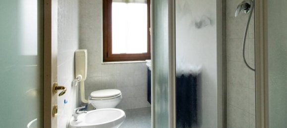 2 bedrooms Apartment in Udine, Italy No. 285351 9