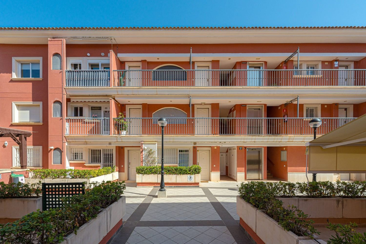 Apartamento de 3 dormitorios en Alicante, Spain No. 156672