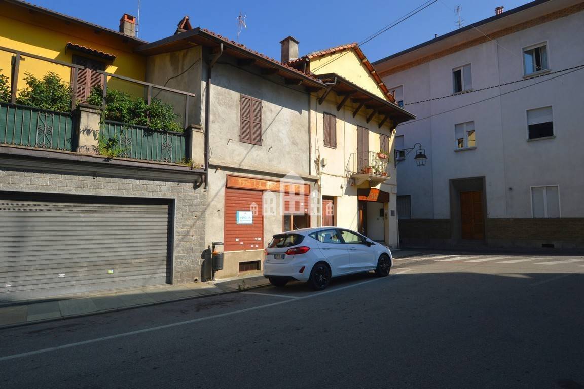 Imóvel comercial de 3 divisões em Cuorgnè, Italy N.º 302782