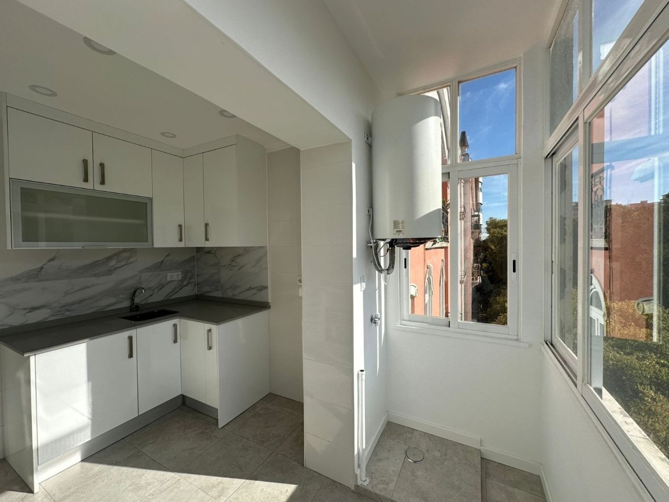 1 bedroom Apartment in Lisbon, Portugal No. 153977