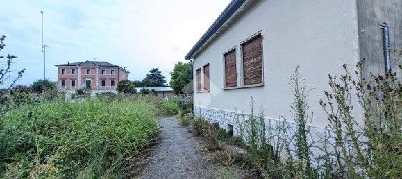 3 bedrooms Villa in Treviso, Italy No. 287929 5