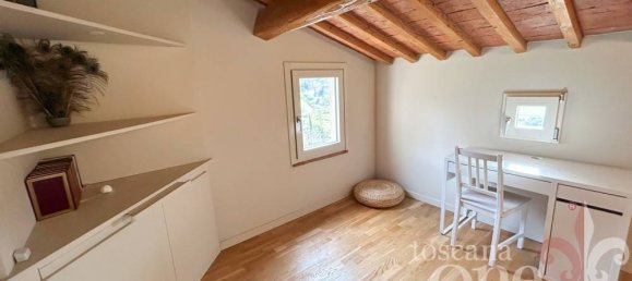 2 bedrooms House in Terricciola, Italy No. 237977 5