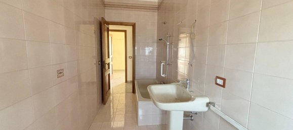 3 bedrooms House in Noicattaro, Italy No. 335691 12