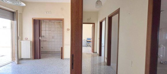 3 bedrooms House in Noicattaro, Italy No. 335691 3