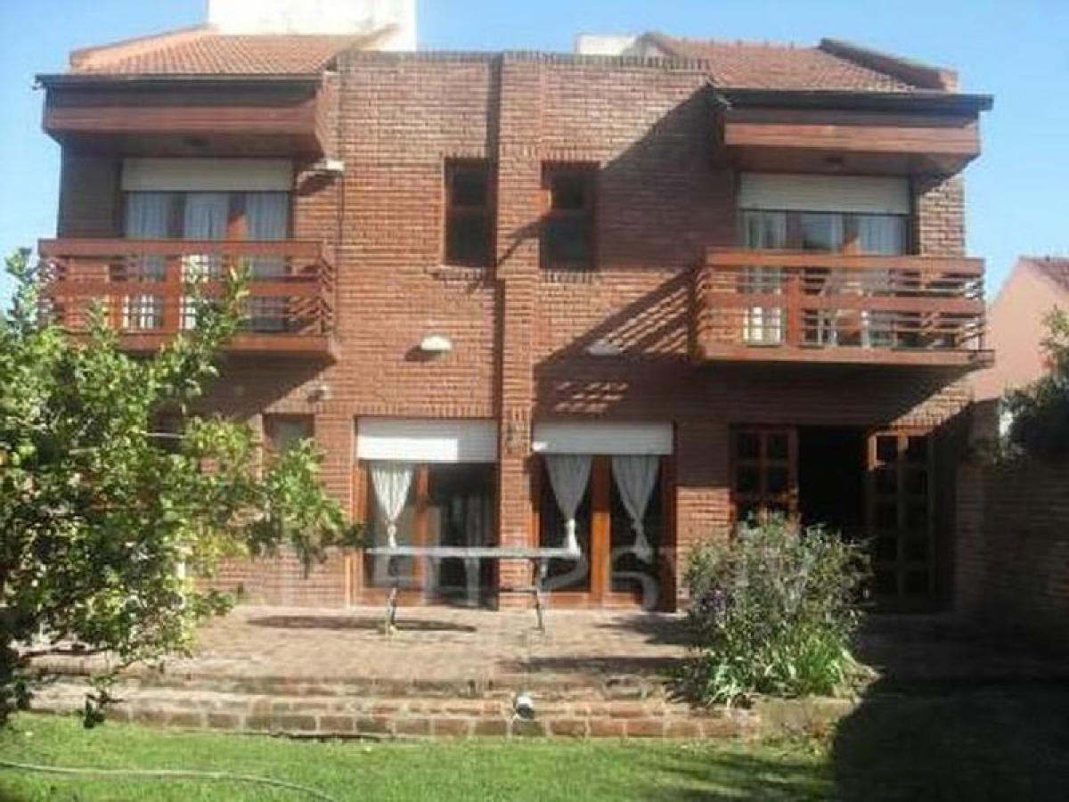 3 bedrooms House in Mar del Plata, Argentina No. 66265