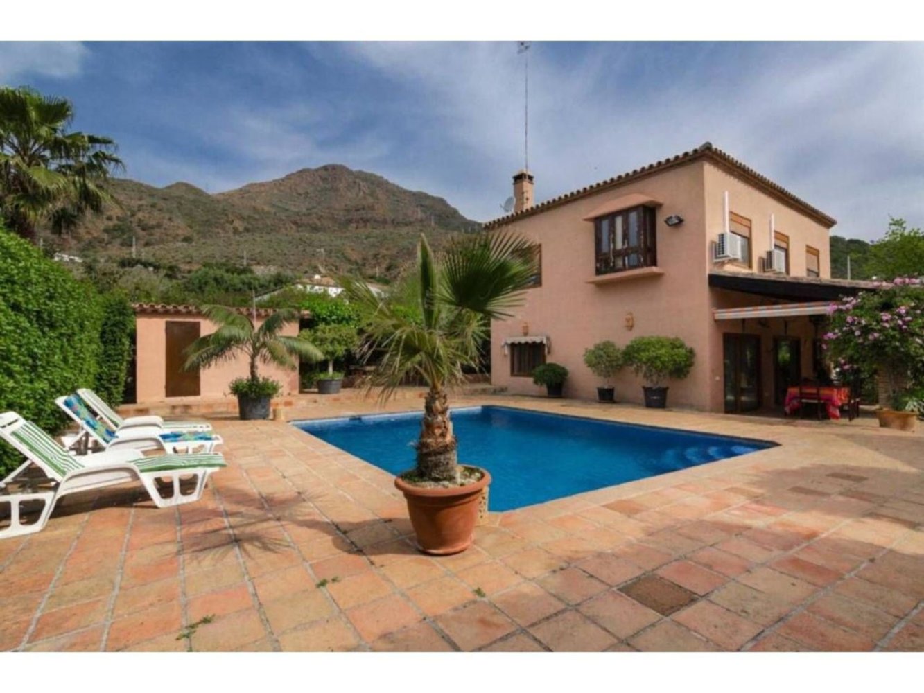 Дом с 4 спальнями в Эстепона, Испания № 72223