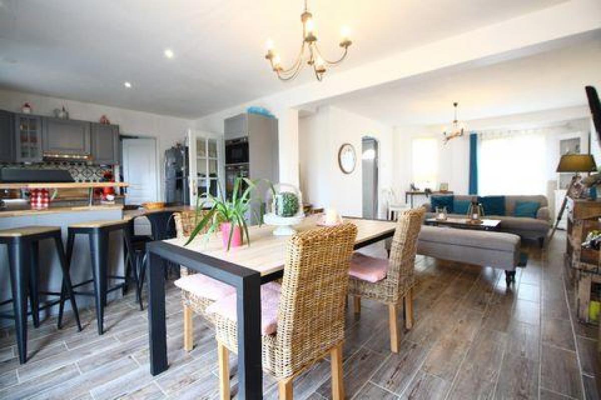 5 bedrooms House in Chartres, France No. 11002