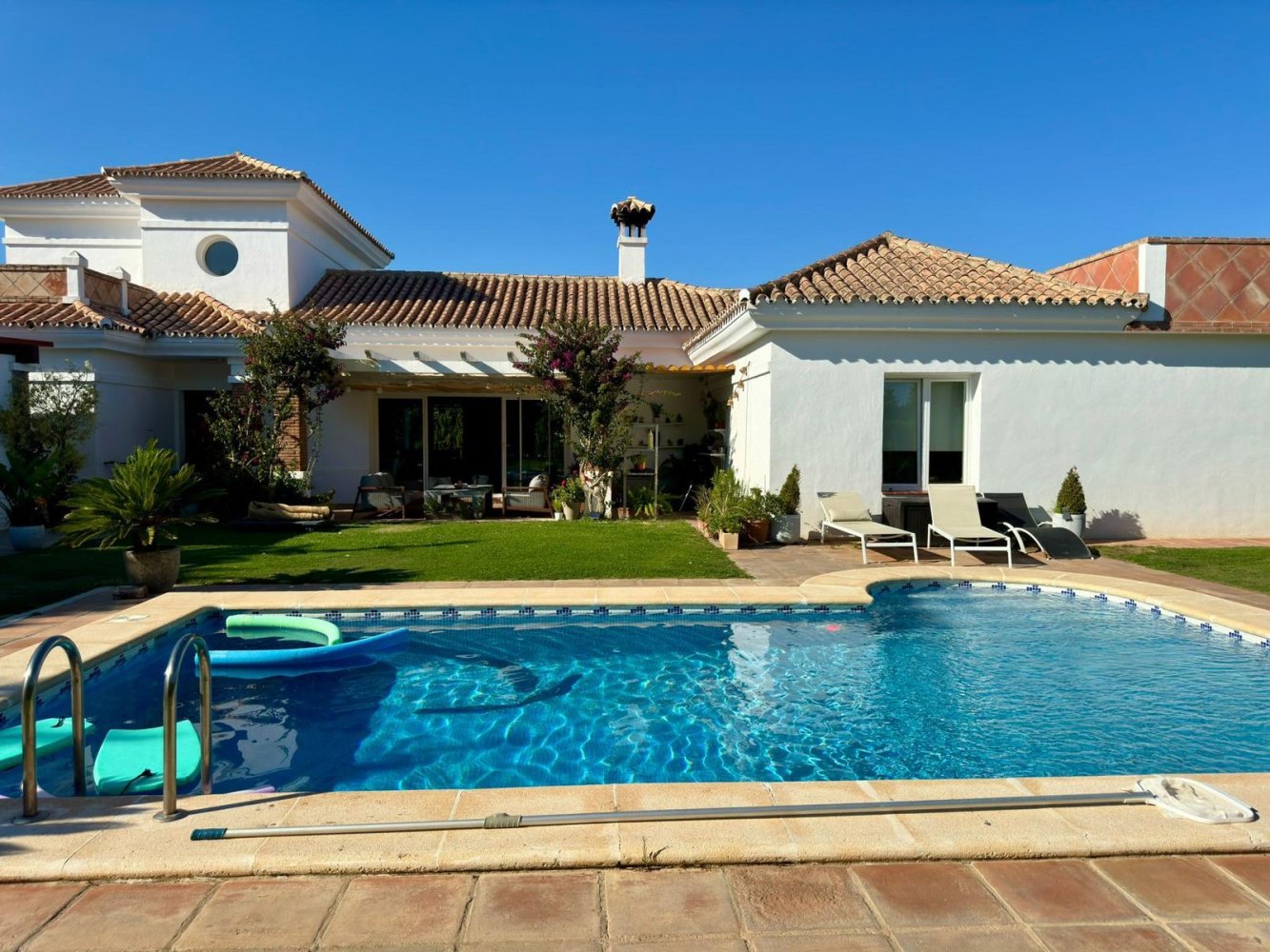 5 bedrooms Villa in Cadiz, Spain No. 145757