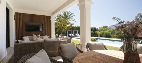5 bedrooms Villa in Estepona, Spain No. 147364 8