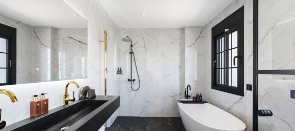 5 bedrooms Villa in Estepona, Spain No. 147364 17