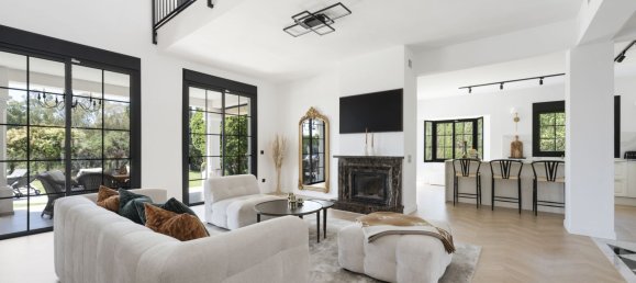 5 bedrooms Villa in Estepona, Spain No. 147364 3