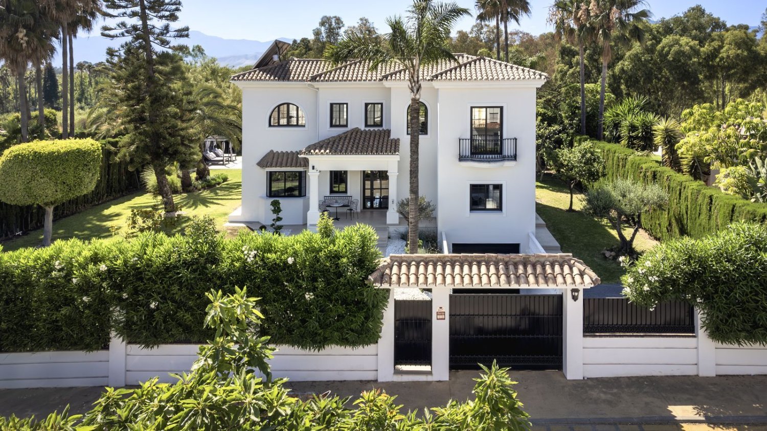 5 bedrooms Villa in Estepona, Spain No. 147364
