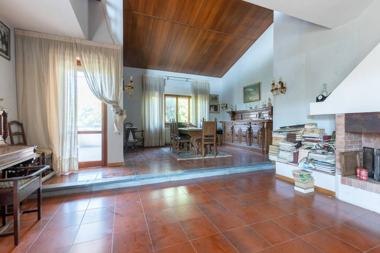 9 rooms Villa in Pisa, Italy No. 155841