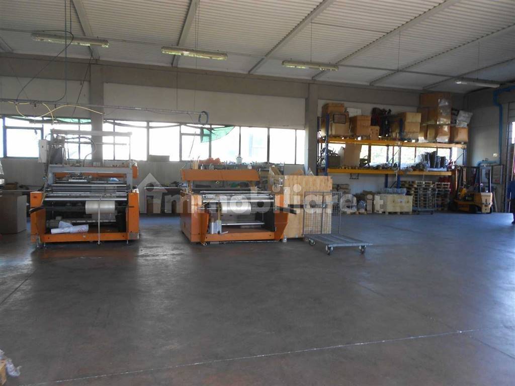 Склад с 1 комнатой в Монтале, Италия № 351274