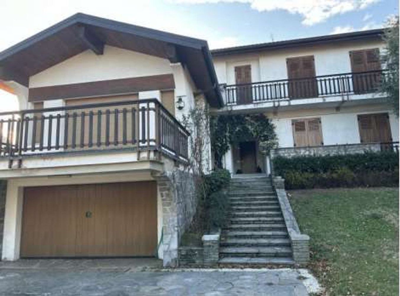 9-Zimmer Villa in Erba, Italy, Nr. 3273