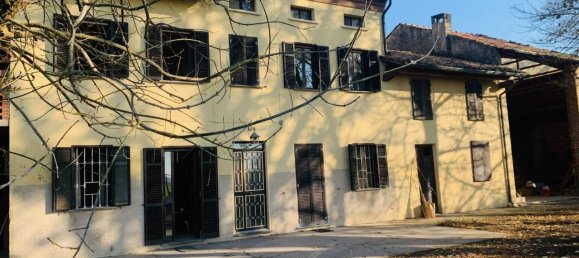 5 rooms House in Isola Sant'Antonio, Italy No. 153699 3