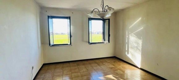 5 rooms House in Isola Sant'Antonio, Italy No. 153699 16