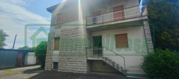 3 bedrooms Villa in Seriate, Italy No. 111692 8