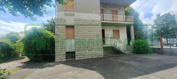 3 bedrooms Villa in Seriate, Italy No. 111692 4