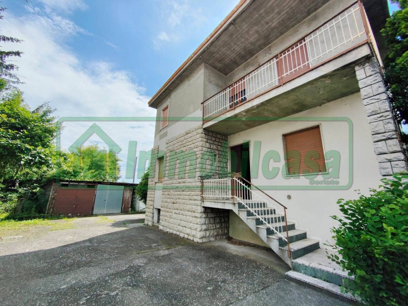 3 bedrooms Villa in Seriate, Italy No. 111692
