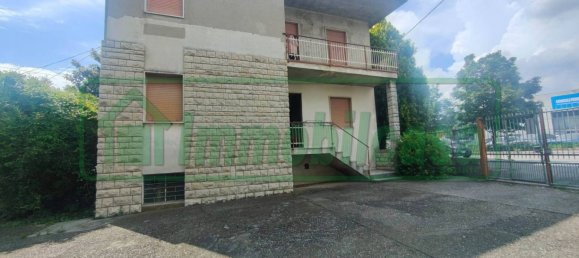 3 bedrooms Villa in Seriate, Italy No. 111692 22