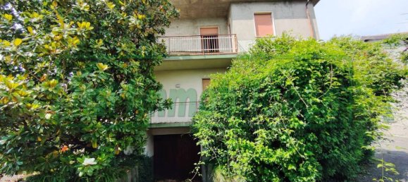 3 bedrooms Villa in Seriate, Italy No. 111692 5