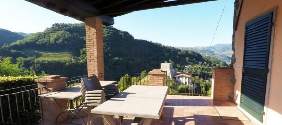 4 bedrooms House in Gallicano, Italy No. 708 6