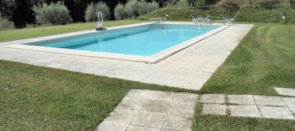 4 bedrooms House in Gallicano, Italy No. 708 2