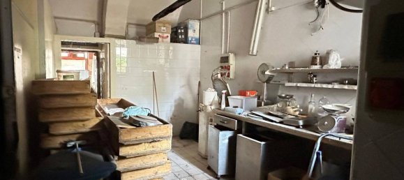 1 room Commercial property in Naples, Italy No. 17507 9