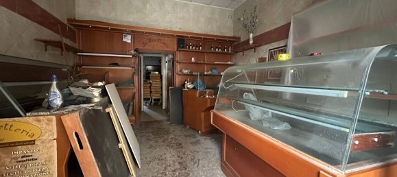 1 room Commercial property in Naples, Italy No. 17507 2
