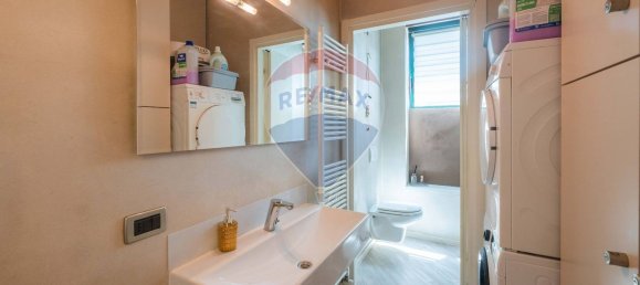 60m² Commercial property in Osio Sotto, Italy No. 364736 23