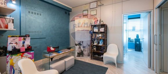 60m² Commercial property in Osio Sotto, Italy No. 364736 24