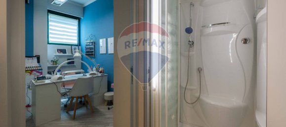 60m² Commercial property in Osio Sotto, Italy No. 364736 4