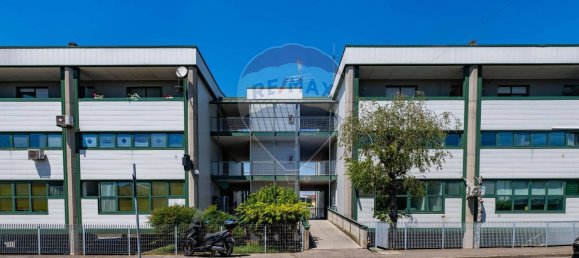 60m² Commercial property in Osio Sotto, Italy No. 364736 28