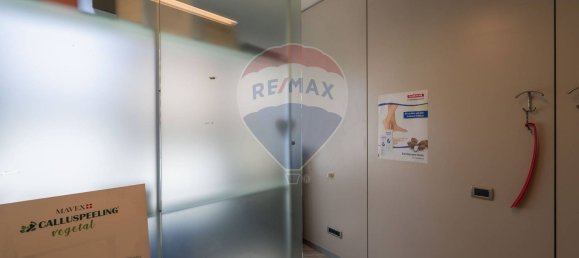 60m² Commercial property in Osio Sotto, Italy No. 364736 13