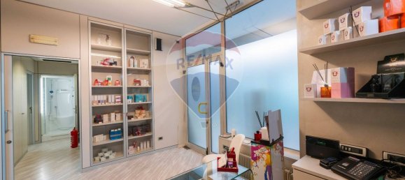 60m² Commercial property in Osio Sotto, Italy No. 364736 25