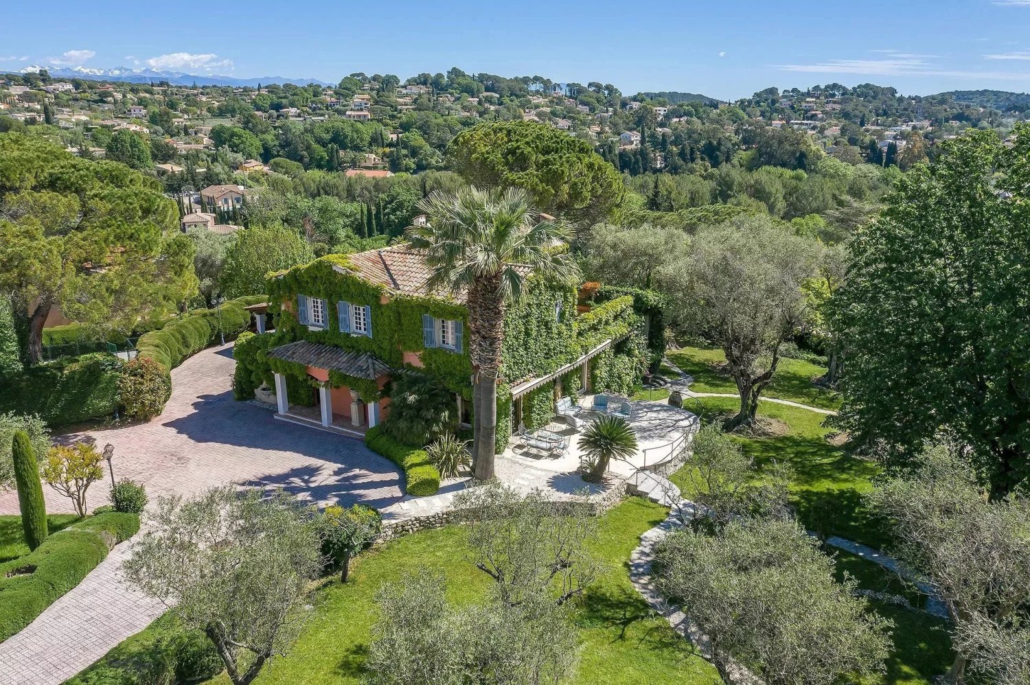 5 bedrooms Villa in Mougins, France No. 183519