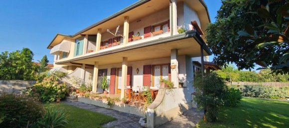 6 rooms Villa in Forte dei Marmi, Italy No. 36511 4