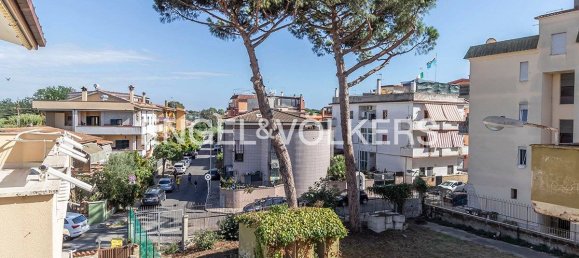 2 bedrooms Penthouse in Ladispoli, Italy No. 131636 18